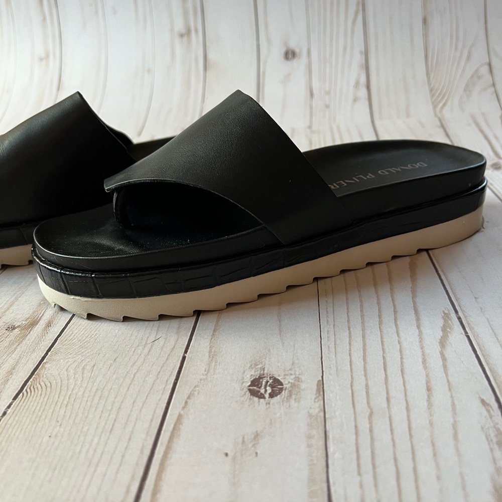 Donald Pliner Sandals - Picture 4 of 6